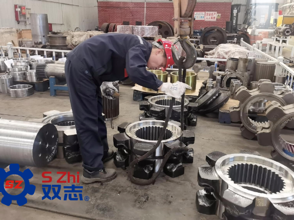 致敬每一位一線工人，堅守崗位，兢兢業業。_河南雙志